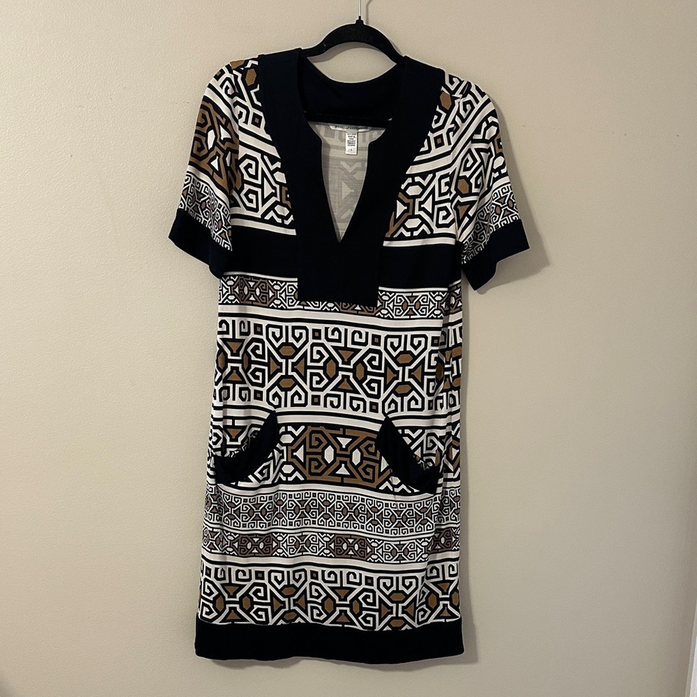 Diane von Furstenberg Geometric Print Short Sleeve Silk Caden Shift Dress Size 6